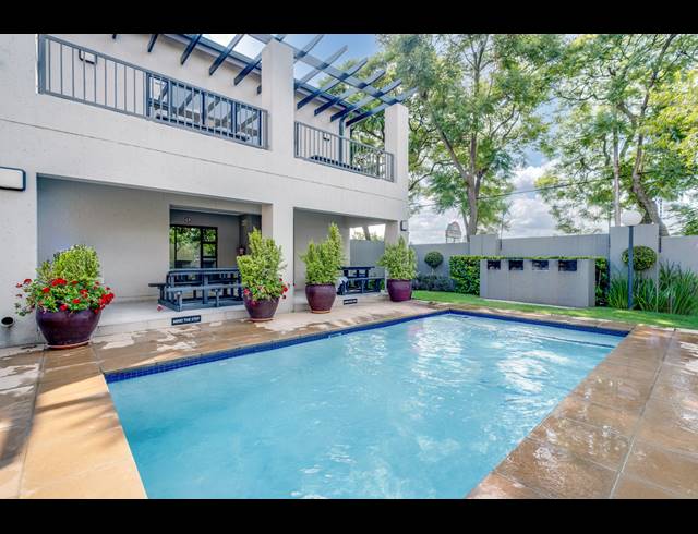 2 BEDROOM APARTMENT FOR SALE IN BRYANSTON